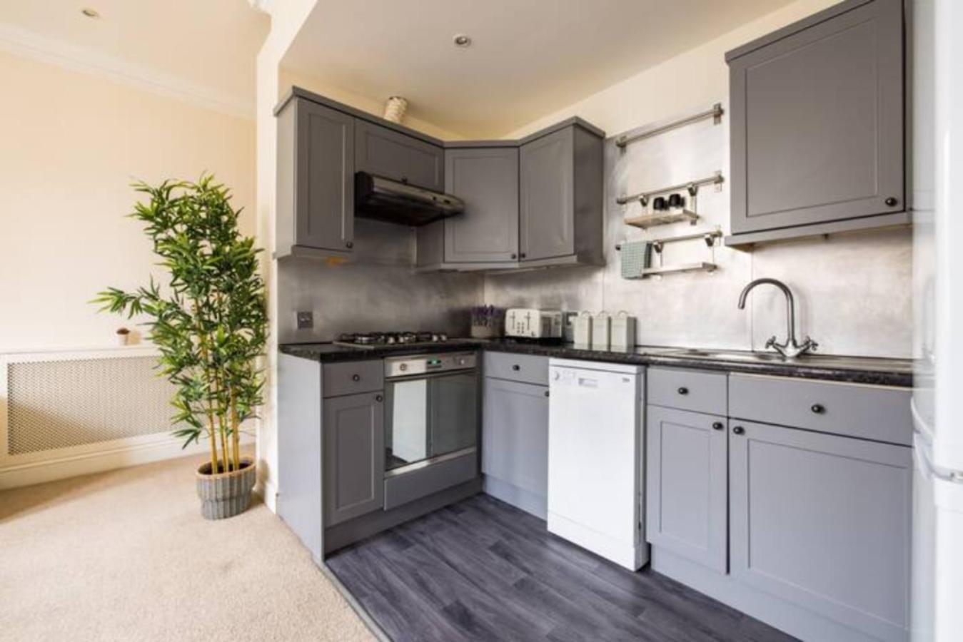The West Kensington Collection Apartment ลอนดอน ภายนอก รูปภาพ
