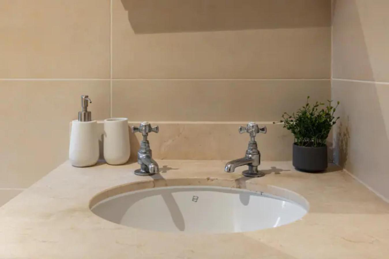 The West Kensington Collection Apartment ลอนดอน ภายนอก รูปภาพ