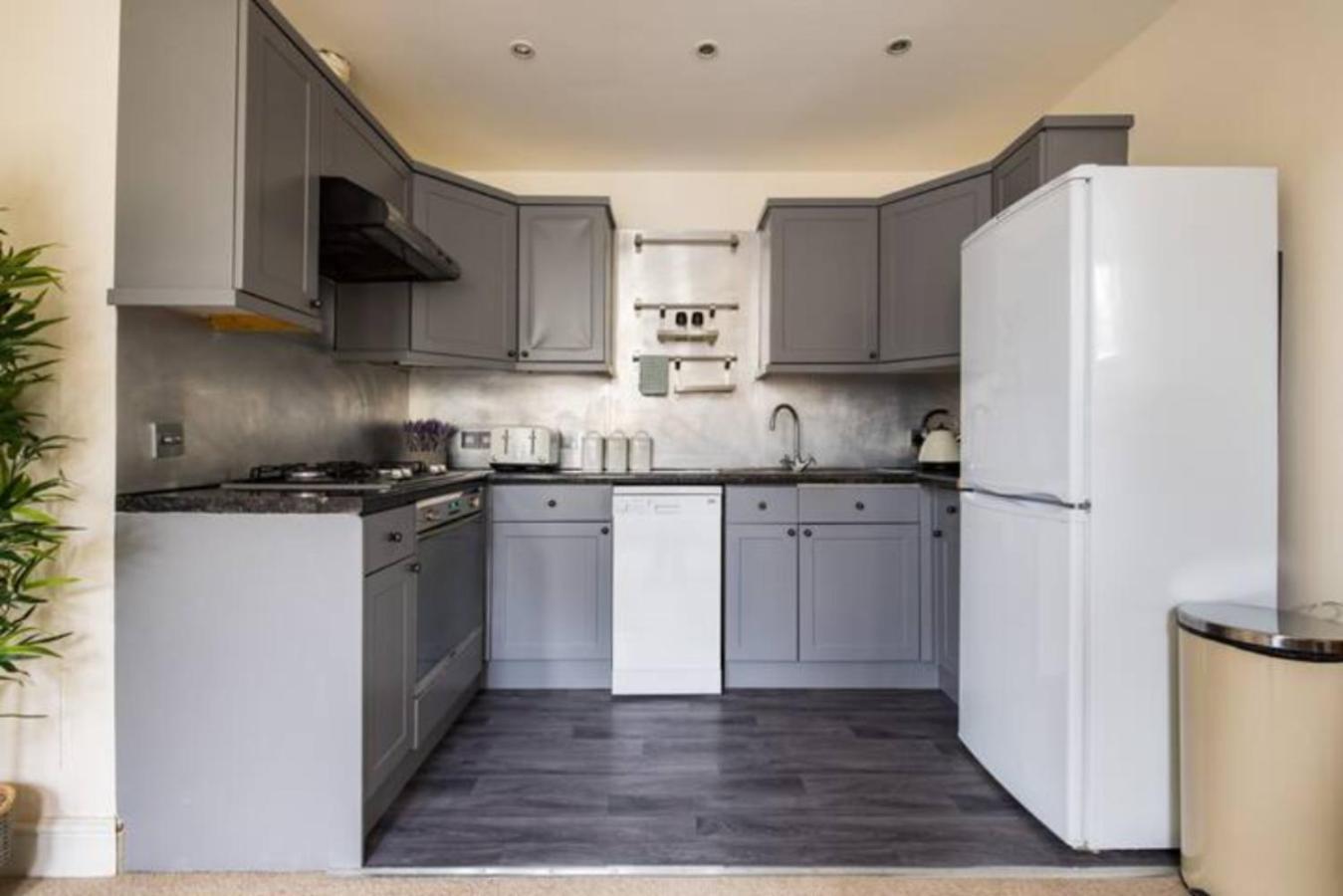 The West Kensington Collection Apartment ลอนดอน ภายนอก รูปภาพ